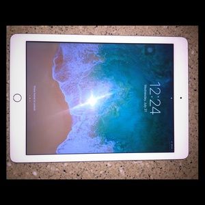 iPad 5th Gen- Gold 128gbs